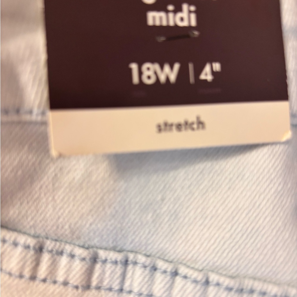 Ava & Viv Women's Blue and White Tie-Dye Jean Shorts - Picture 5 of 6